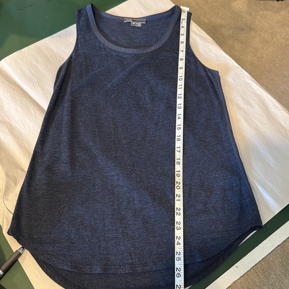 vince. Blue tank with 100% silk side stripe detail XS NWOT - Picture 11 of 11